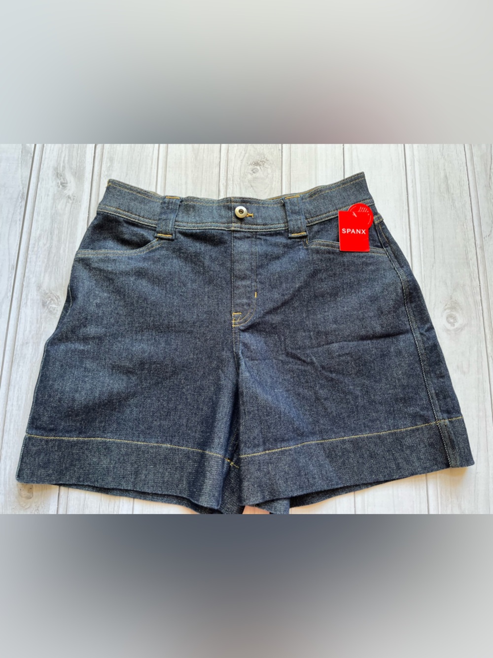 New women’s Spanx dark wash denim pull on trouser short. Size medium. - Picture 5 of 13